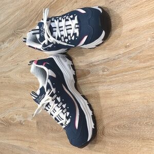 🩷💙Skechers D'Lites Navy & White w/ Pink Accent Sneakers size 9.5🩷💙  WOW!!!🩷